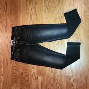 Nwot. Woman's Calvin Klien ankle skinny blue jeans. Size 28.